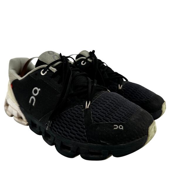 ON Cloudflyer 4 Road Running Shoes CloudTec Athletic Lace Up Black White 8 - Picture 2 of 7